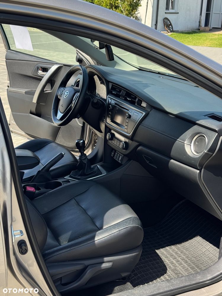 Toyota Auris 2.0 D-4D Prestige - 12