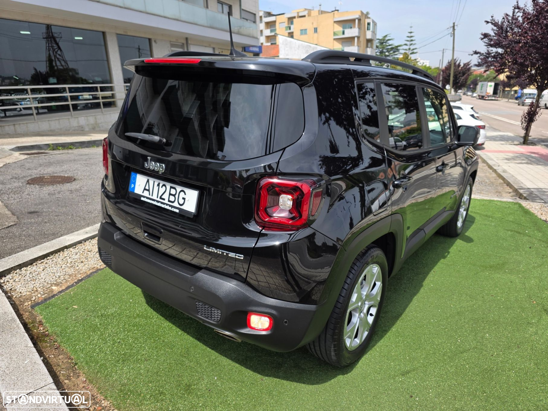 Jeep Renegade 1.3 T Limited S DCT - 29