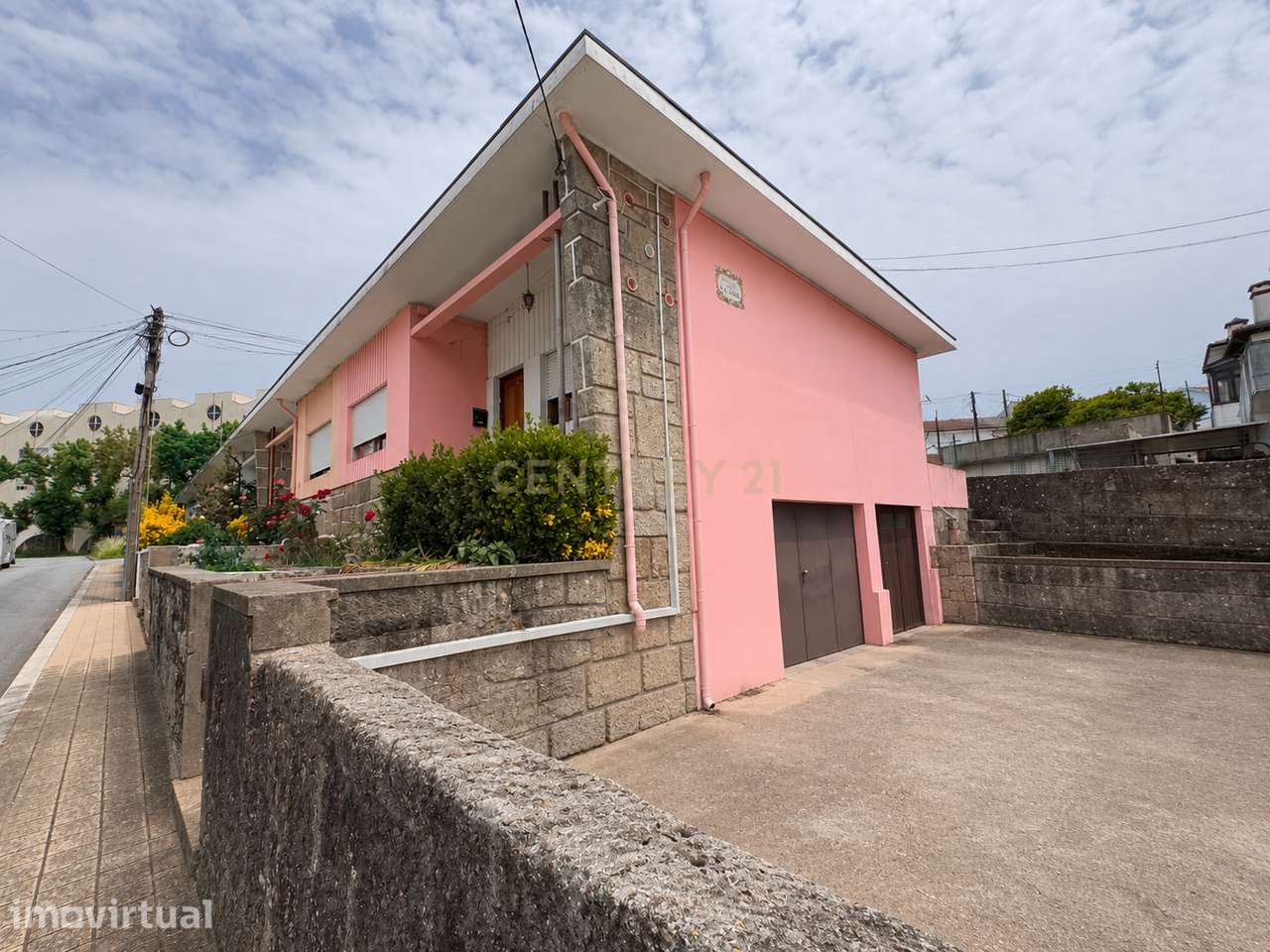 Moradia de 3 Frentes com Garagem e Terreno | Rio Tinto – Gondomar, Por - Grande imagem: 3/16
