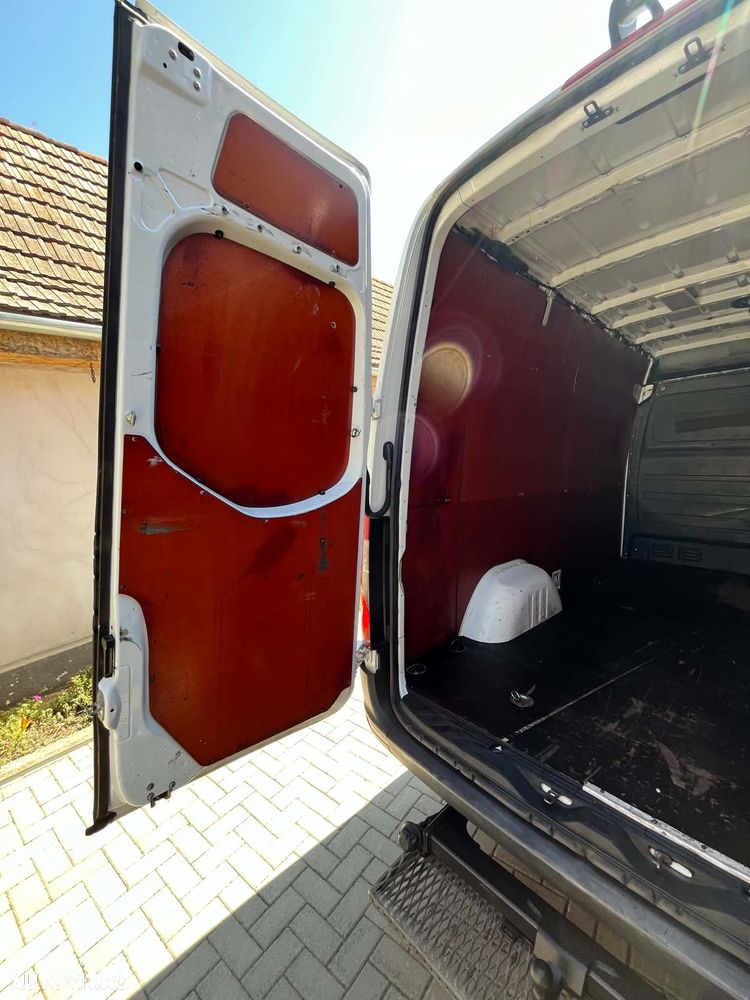 Mercedes-Benz Sprinter - 12