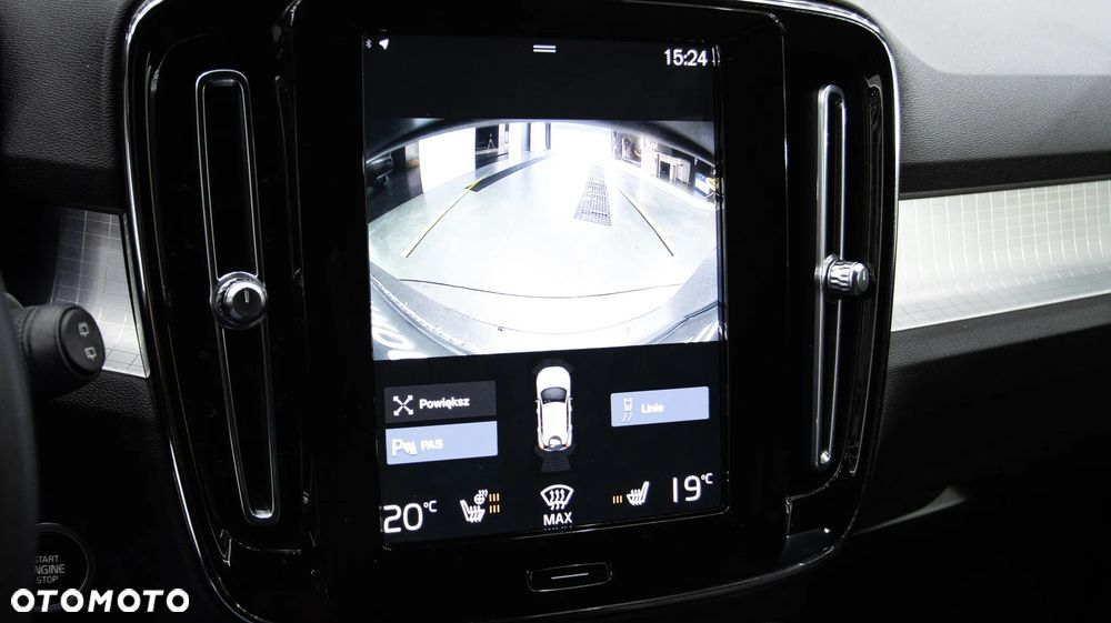 Volvo XC 40 T3 Momentum Pro - 24