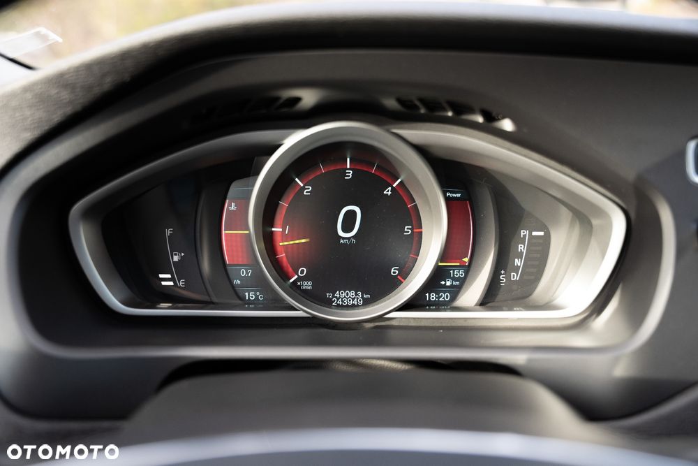 Volvo V40 D4 Geartronic Momentum - 24
