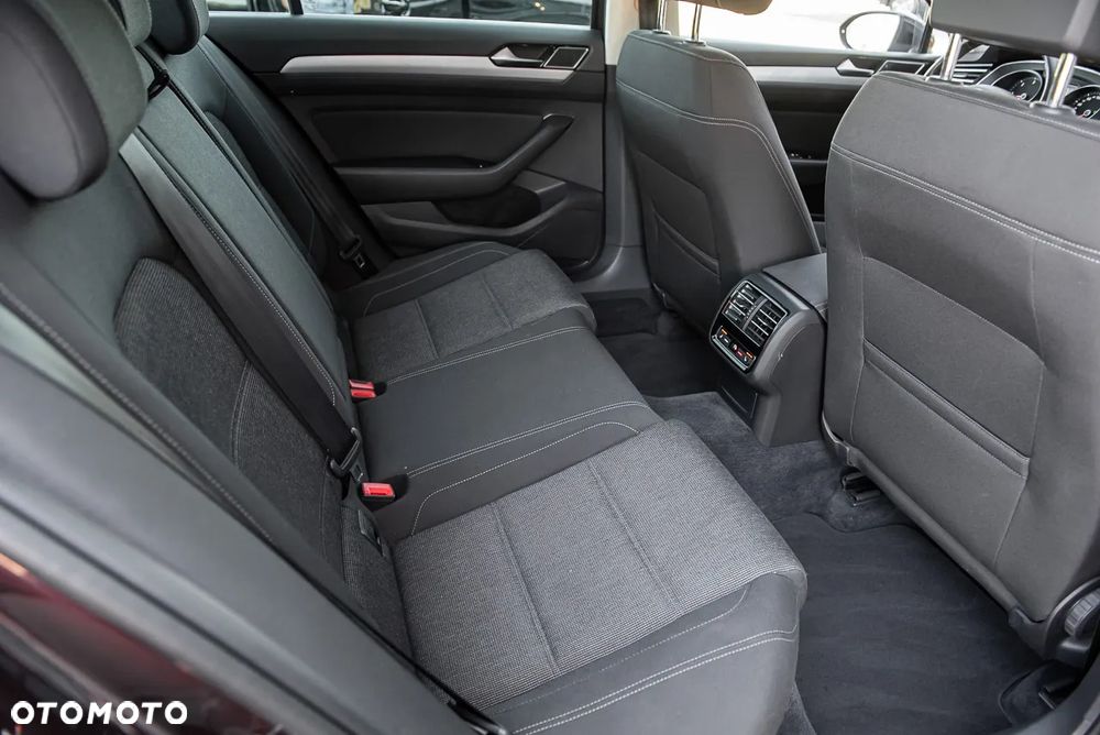 Volkswagen Passat - 31