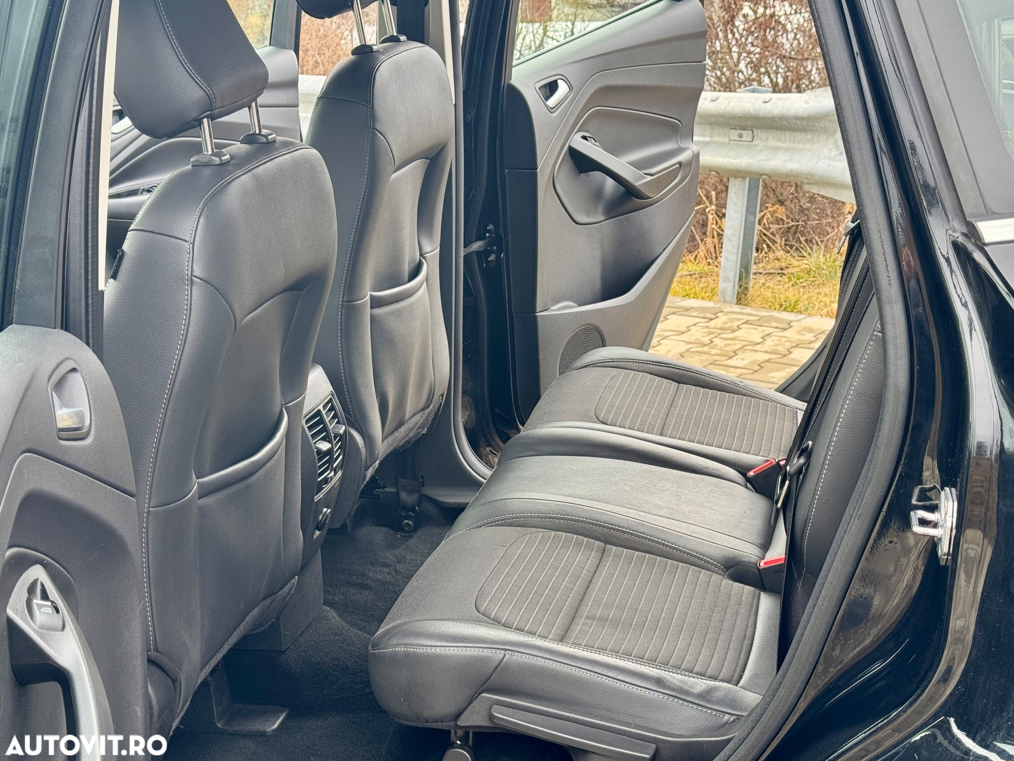 Ford Kuga 2.0 TDCi 2x4 Aut. Cool & Connect - 14