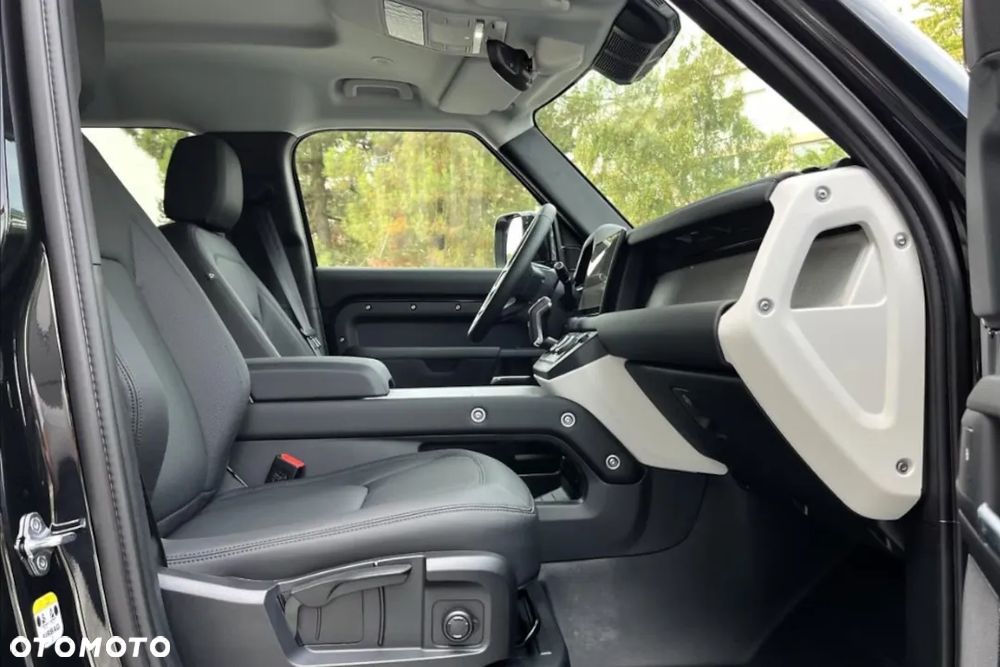 Land Rover Defender 3.0 D200 mHEV - 22
