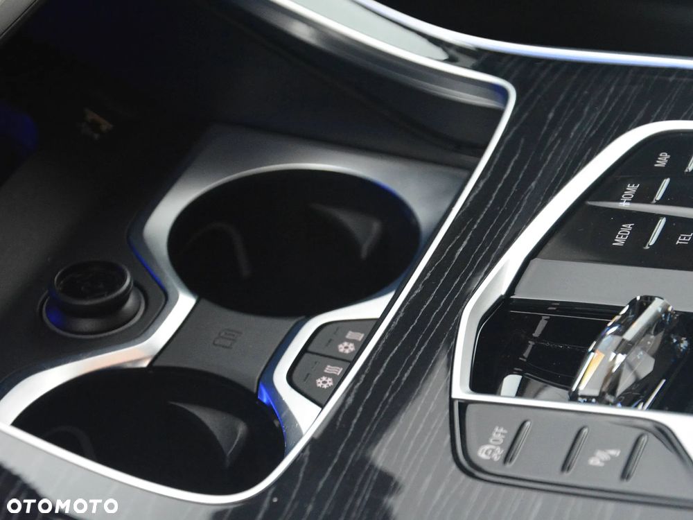 BMW X7 M50i sport - 13