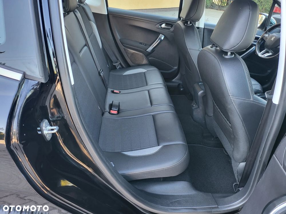 Peugeot 2008 1.2 Pure Tech Allure S&S - 18