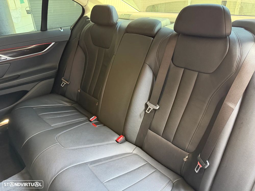 BMW 740 e iPerformance - 33