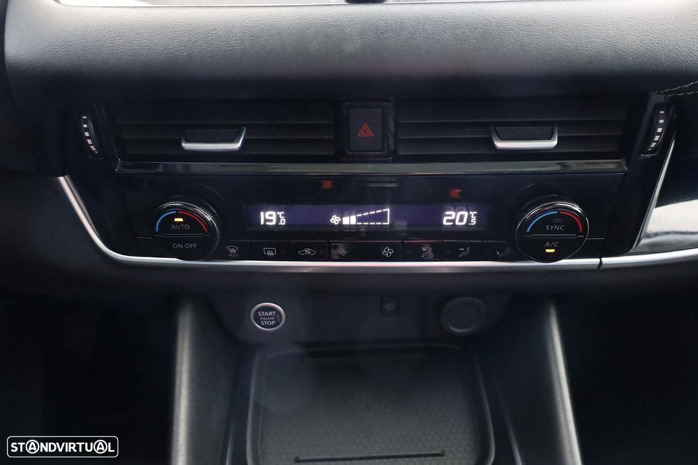 Nissan Qashqai 1.3 DIG-T N-Connecta - 25