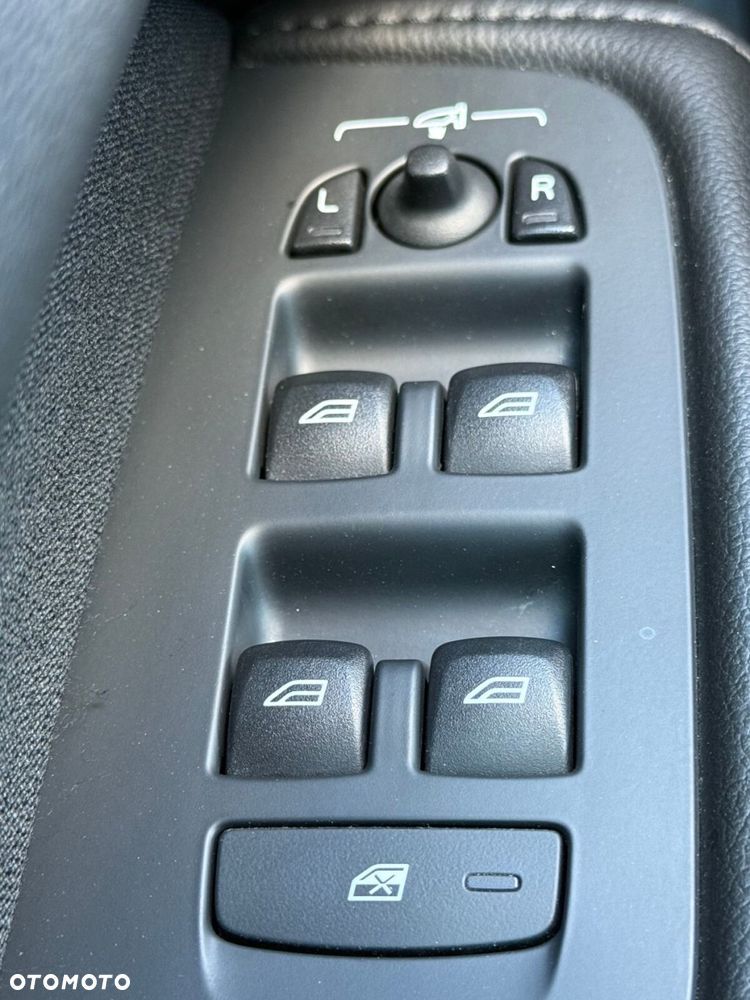 Volvo XC 60 T4 Momentum Pro - 27