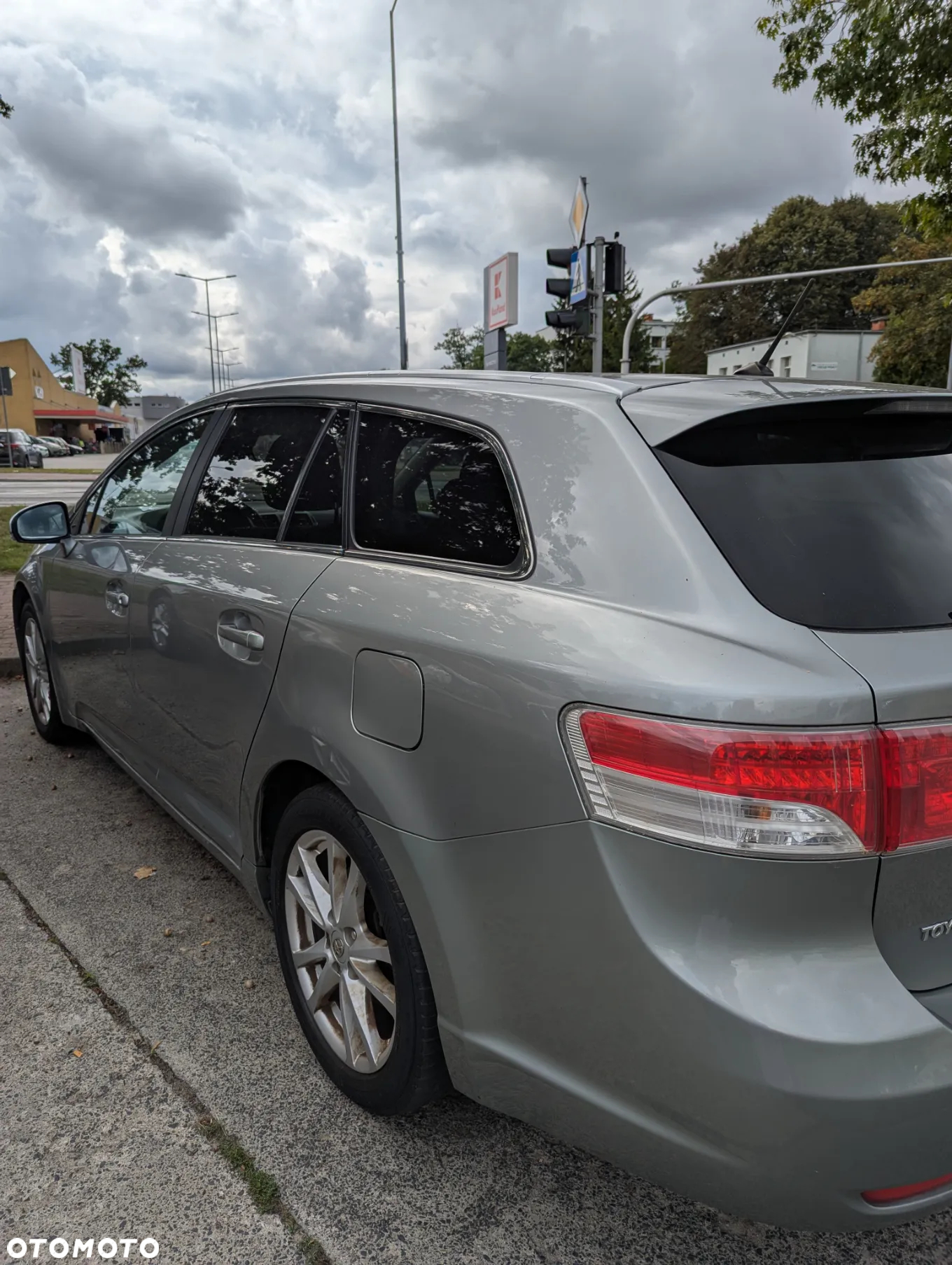 Toyota Avensis - 8