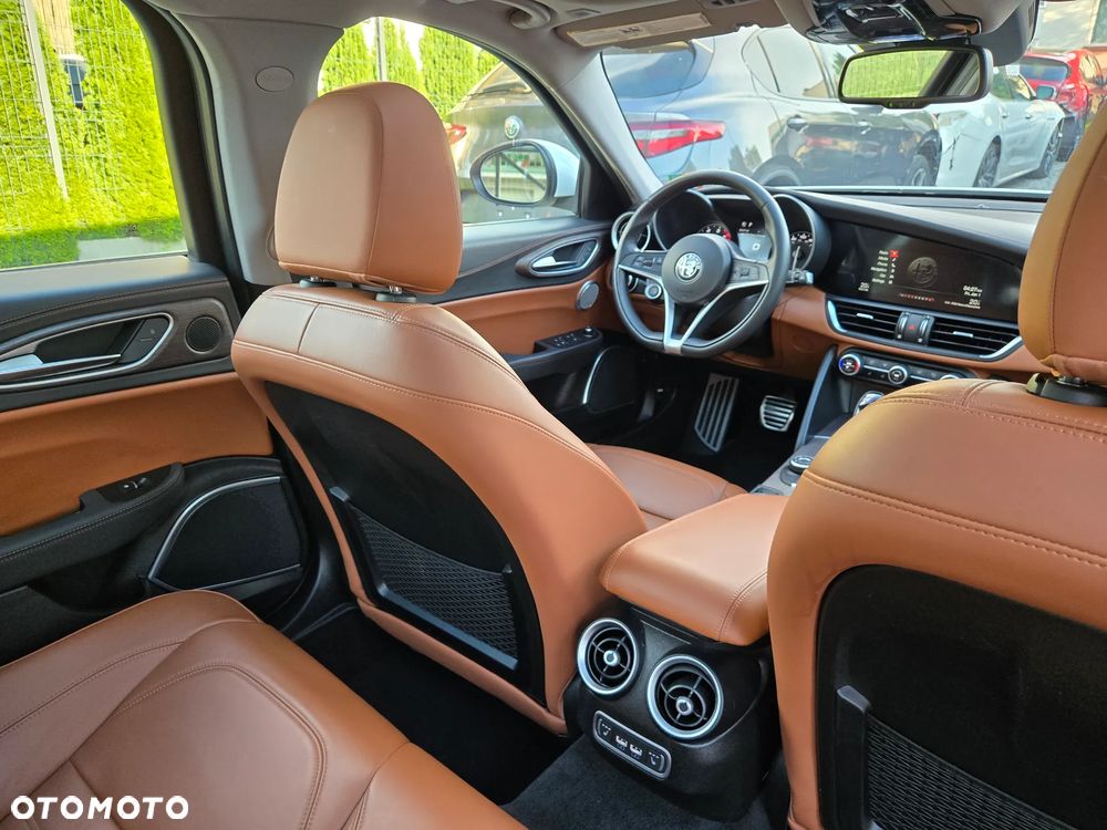 Alfa Romeo Giulia 2.0 Turbo 16V AT8-Q4 Ti - 29