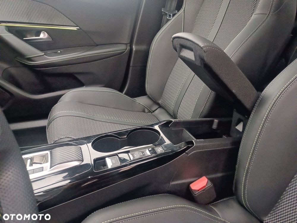 Peugeot 2008 1.2 PureTech GT S&S EAT8 - 28