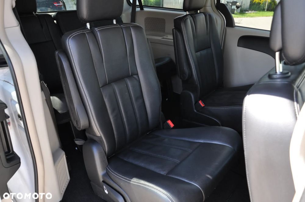 Chrysler Town & Country 3.6 Touring - 33