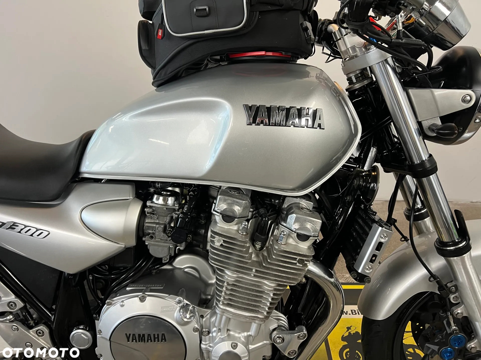 Yamaha XJR - 13