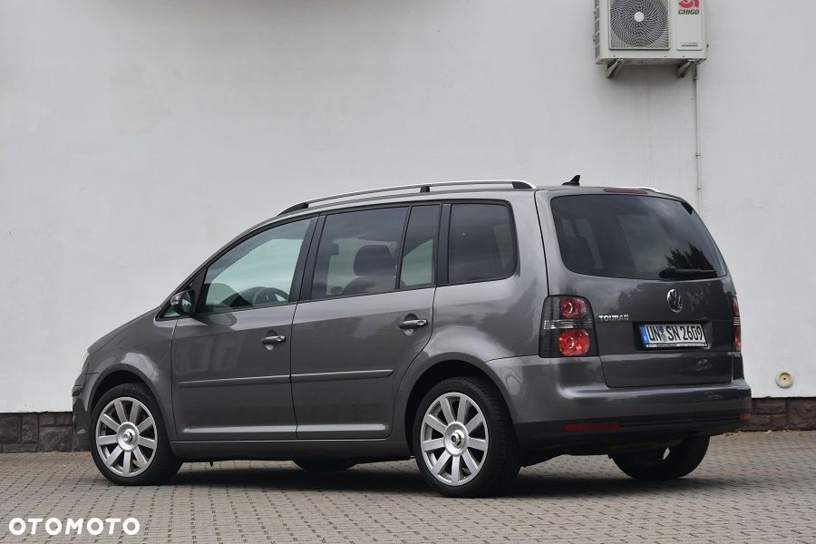 Volkswagen Touran 2.0 TDI DPF BlueMotion Technology Comfortline - 12