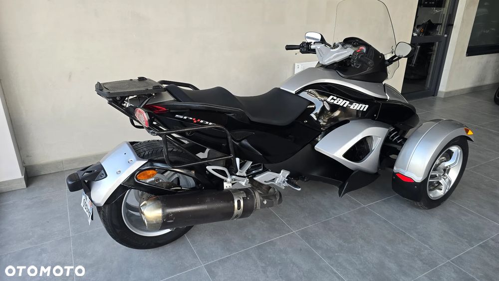 Can-Am Spyder - 22