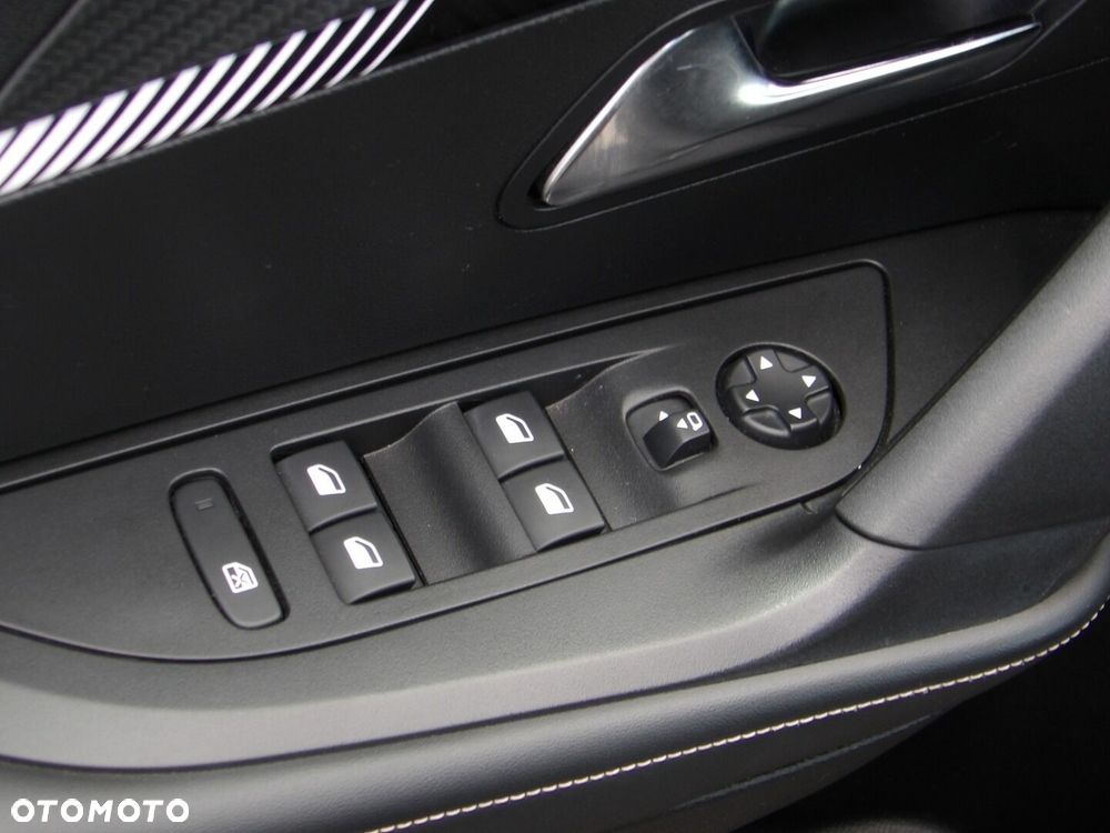 Peugeot 2008 1.2 PureTech Allure S&S EAT8 - 18