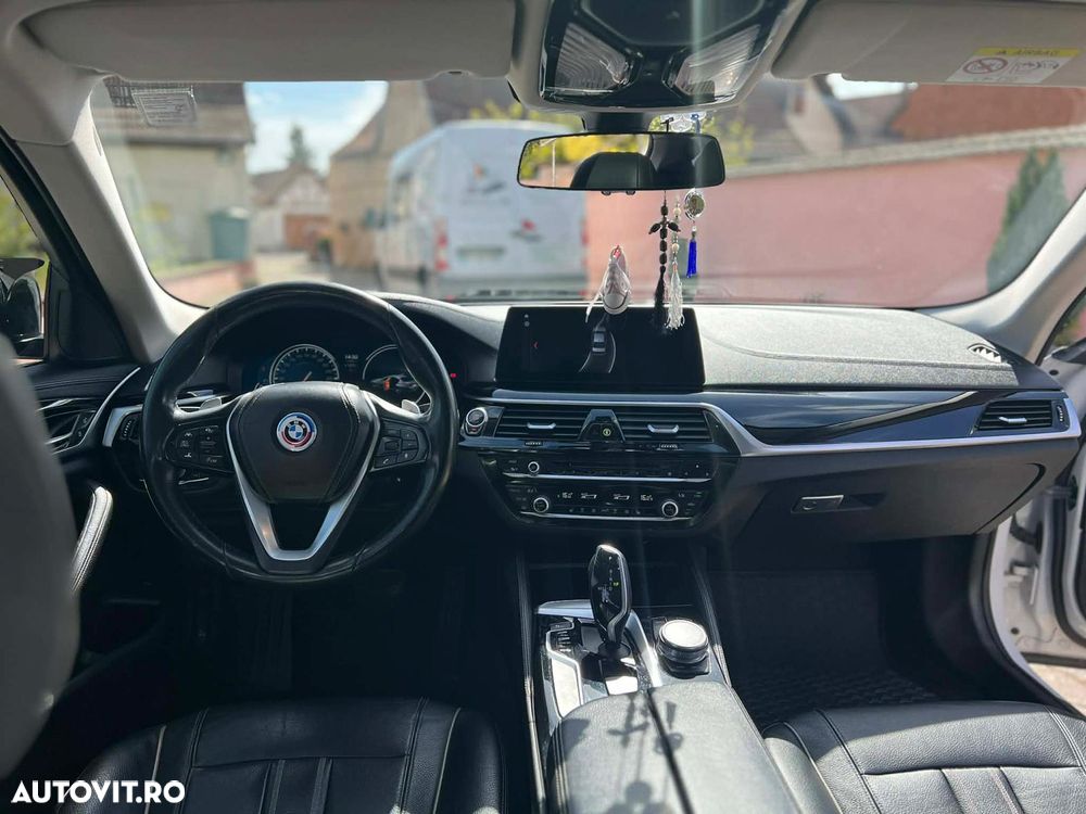 BMW Seria 5 530d xDrive AT - 11