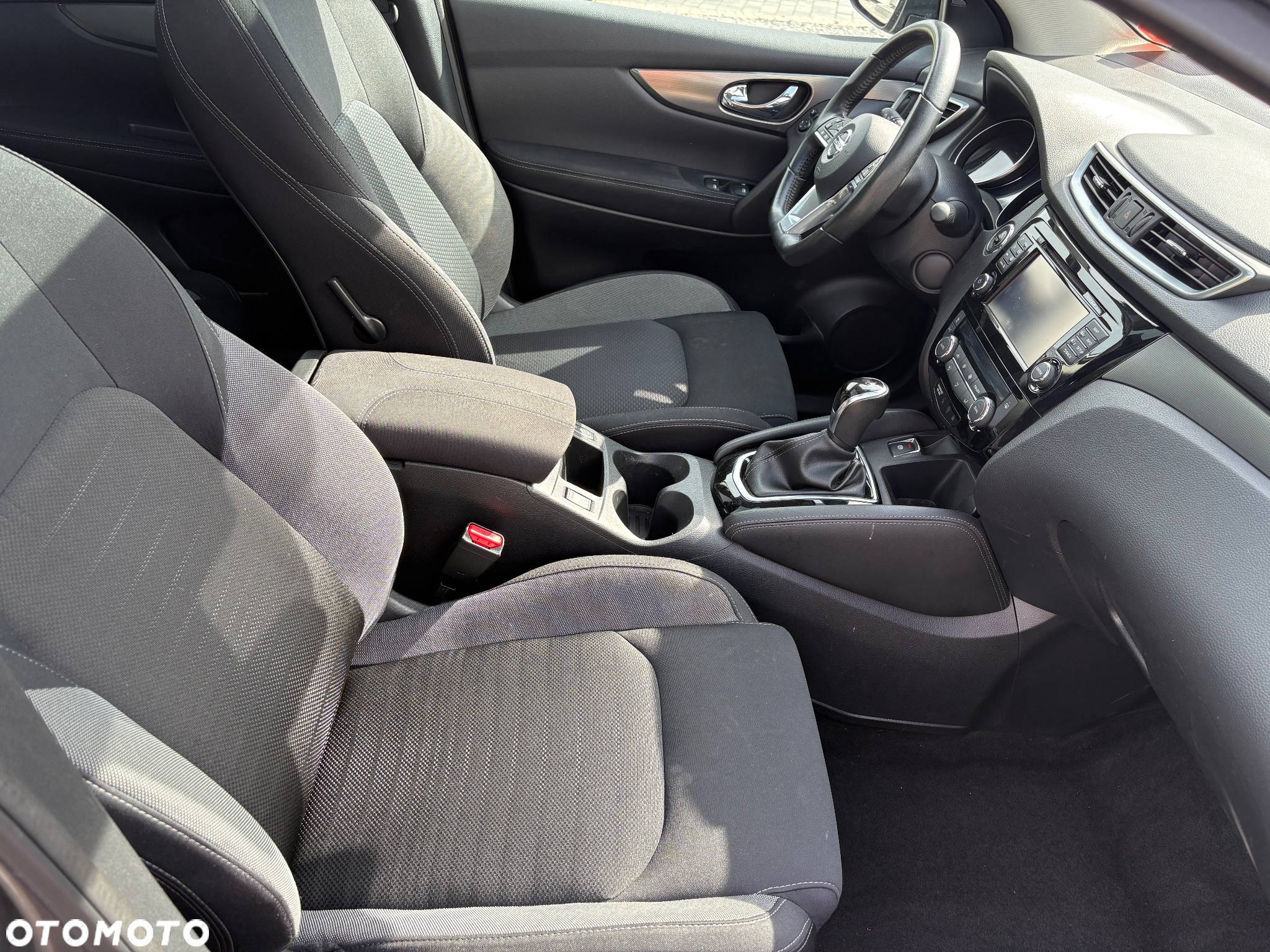 Nissan Qashqai 1.6 dCi Xtronic N-Connecta - 10
