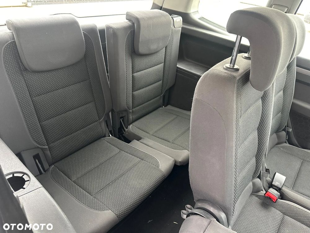 Volkswagen Touran - 24