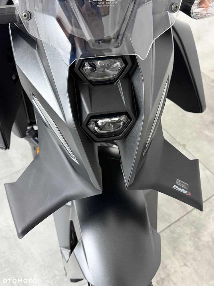 Suzuki GSX - 17
