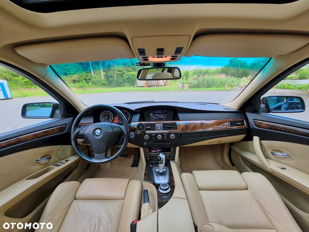 BMW Seria 5 525xd - 23