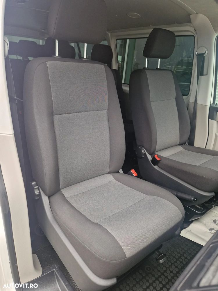 Volkswagen Caravelle - 24