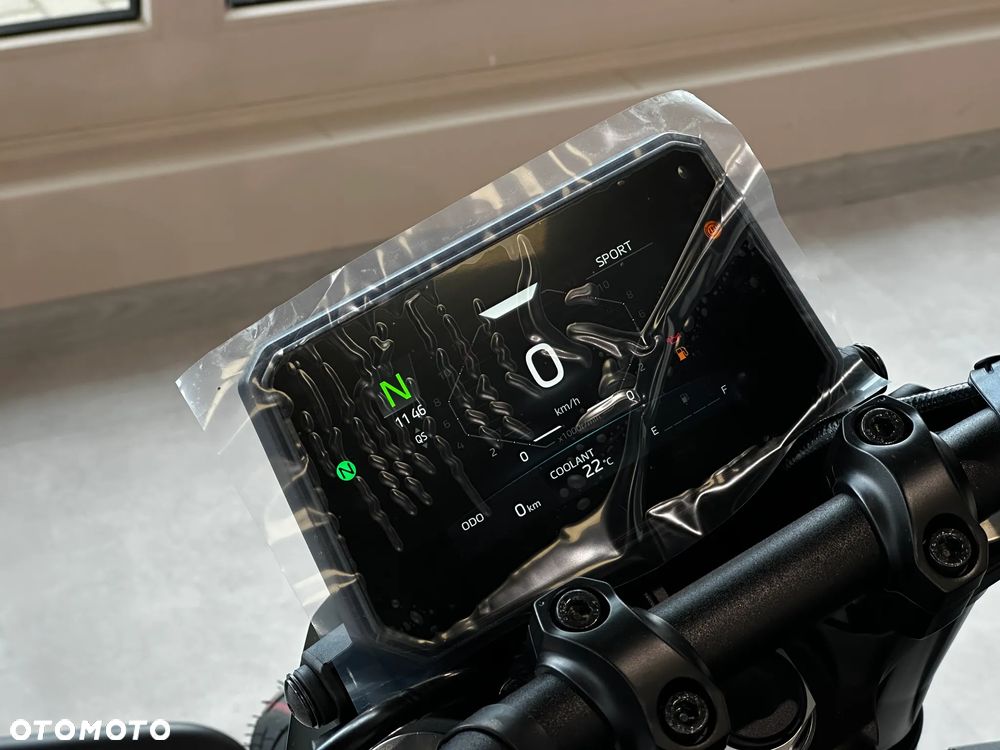 Yamaha MT - 7