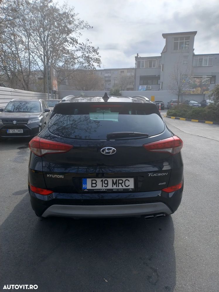 Hyundai Tucson 2.0 CRDI 4WD 6AT Style - 11
