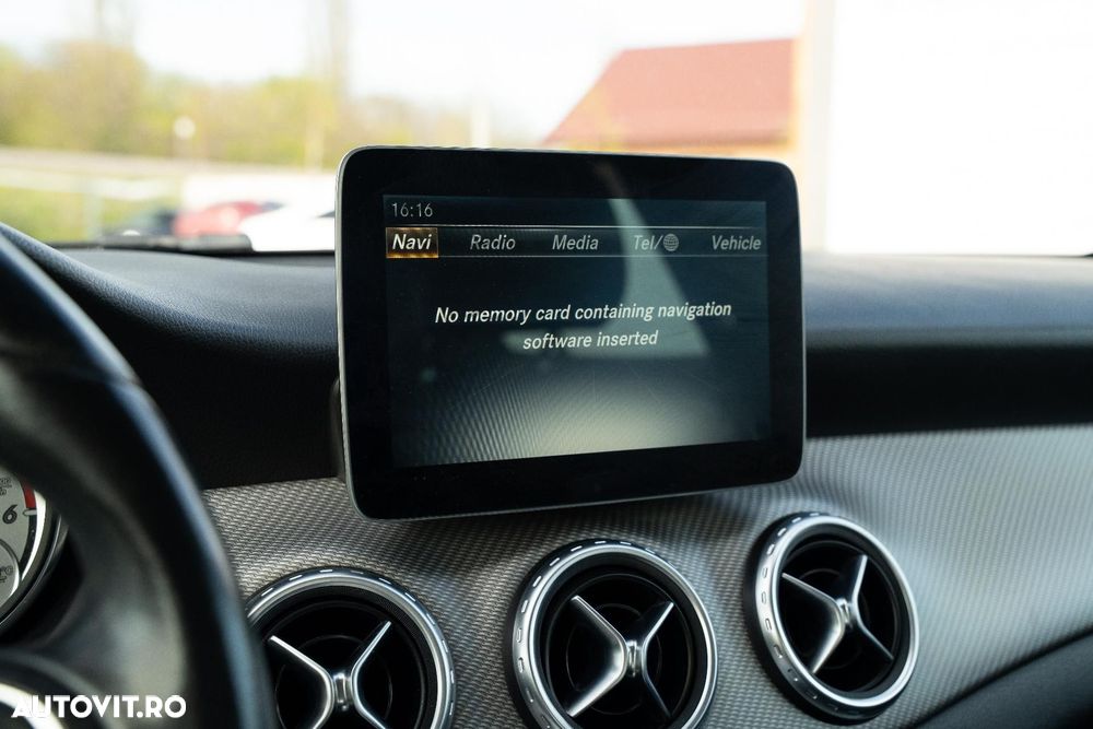 Mercedes-Benz GLA - 11