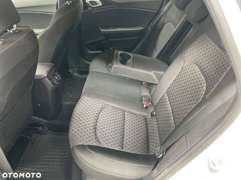 Kia Ceed 1.6 GDI PHEV L DCT - 17