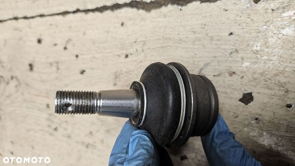 Sworzeń wahacza przód Nissan Navara NP300 D40 SKF VKDS 812010 - 6