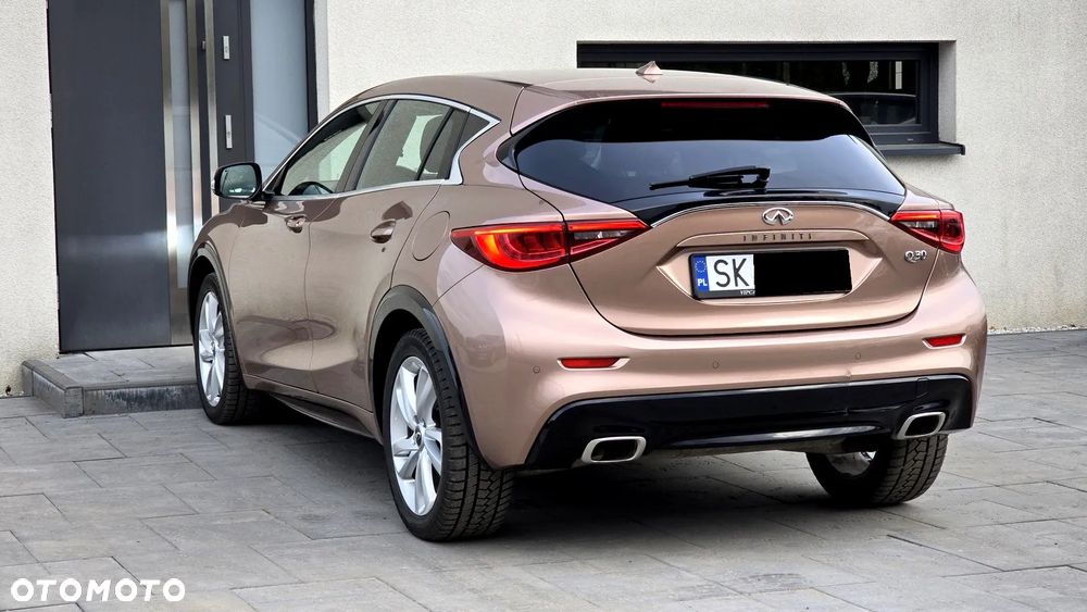 Infiniti Q30 1.6t Business Executive - 10