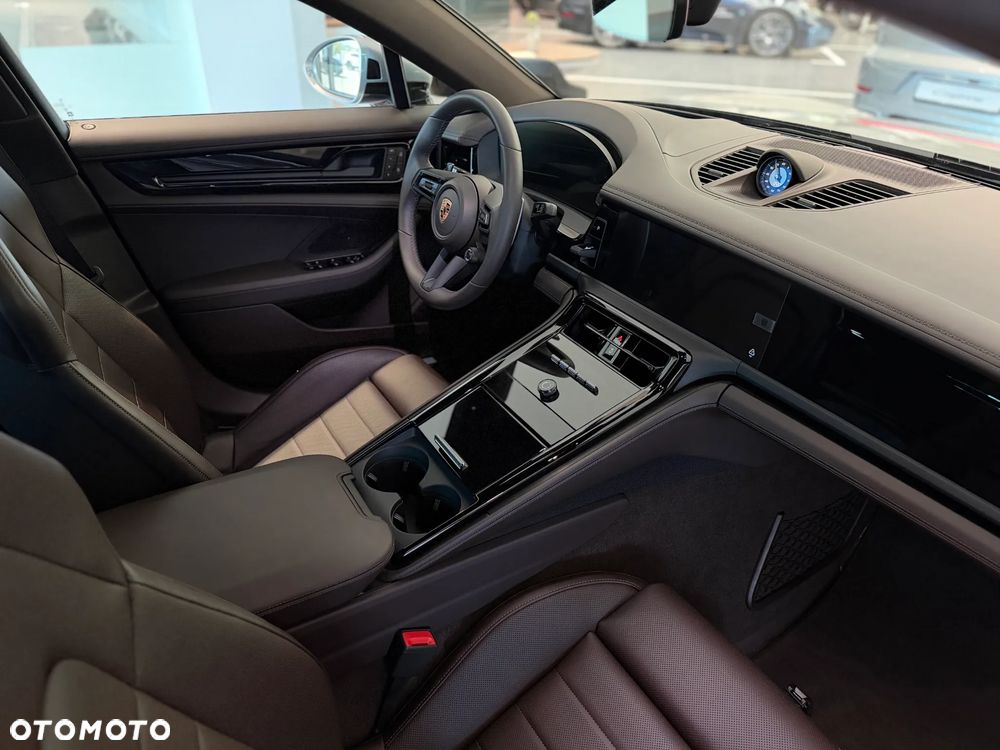 Porsche Panamera 4 E-Hybrid PHEV - 25