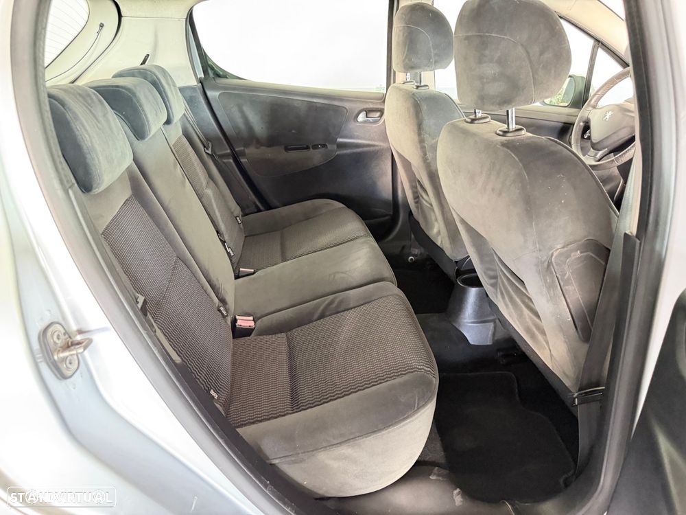 Peugeot 207 1.4 16V Premium - 28