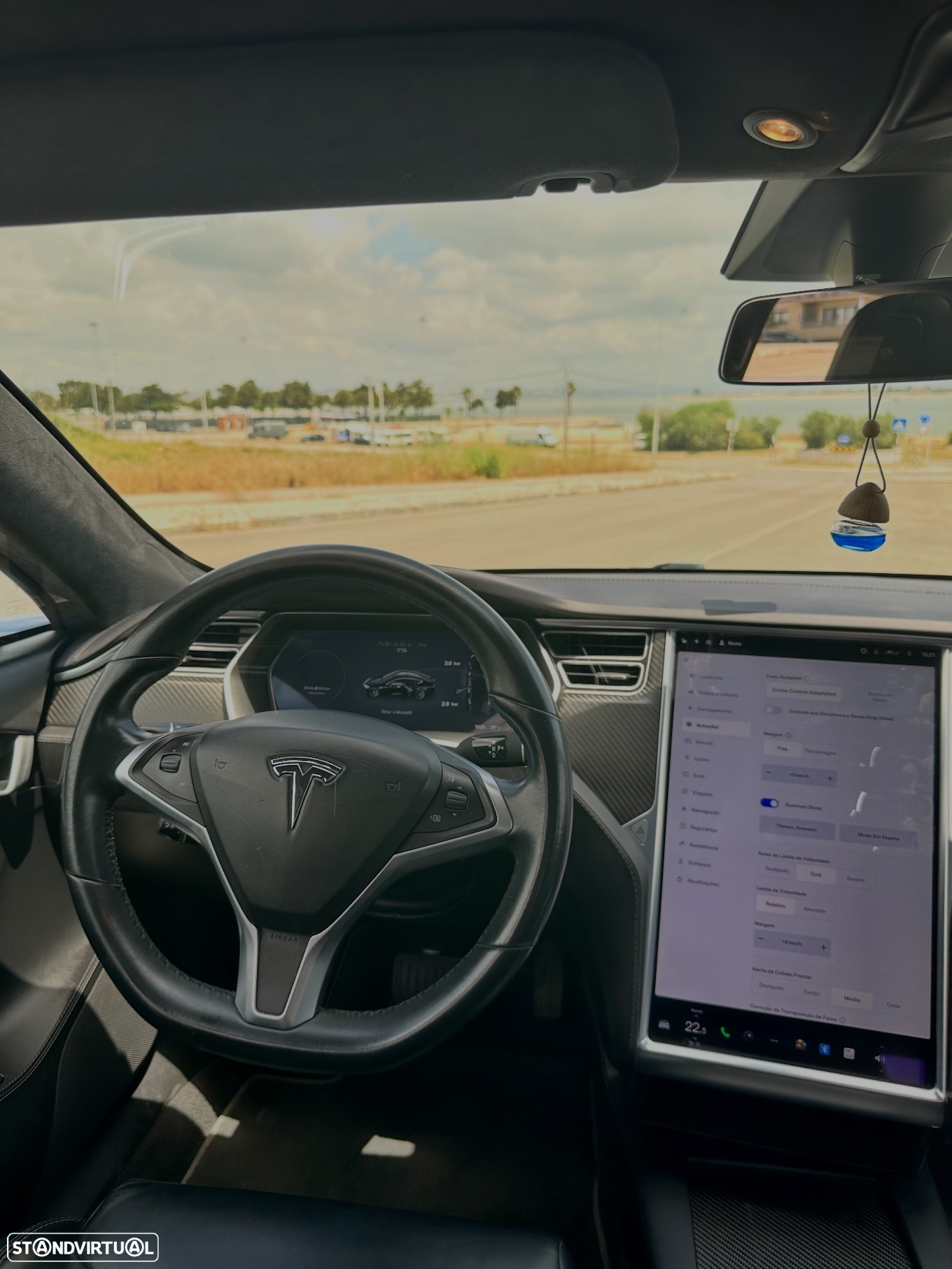 Tesla Model S - 15