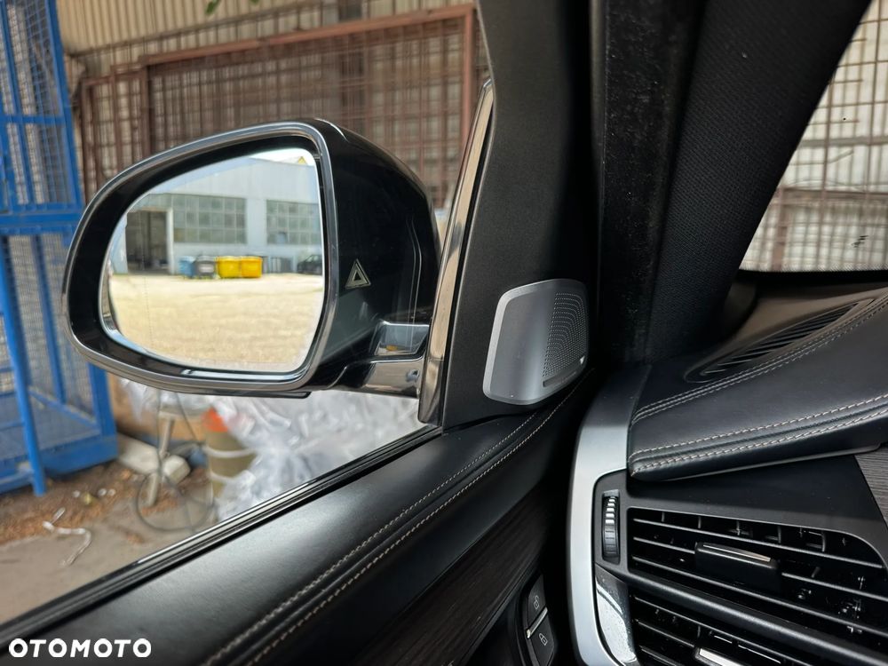 BMW X6 xDrive50i - 36