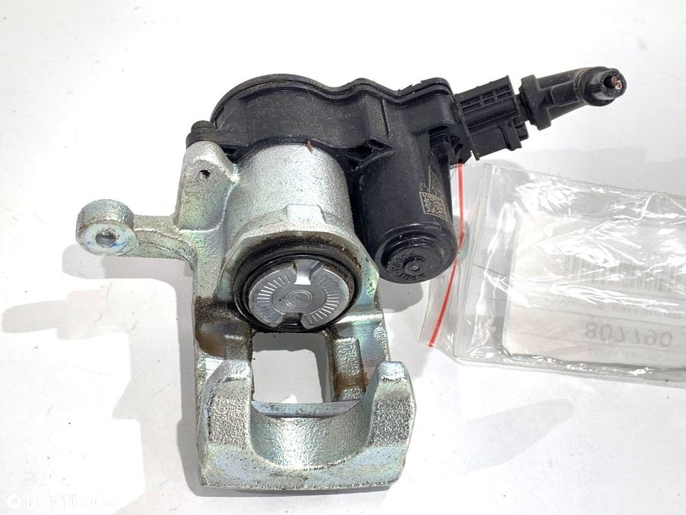 ZACISK LEWY TYŁ  HYUNDAI KONA II (SX2) 2022 - EV 150 kW [204 KM] elektryczny 2023 - - 4