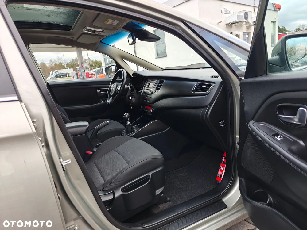 Kia Carens - 14