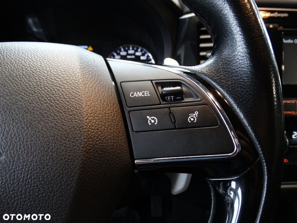 Mitsubishi Outlander - 30