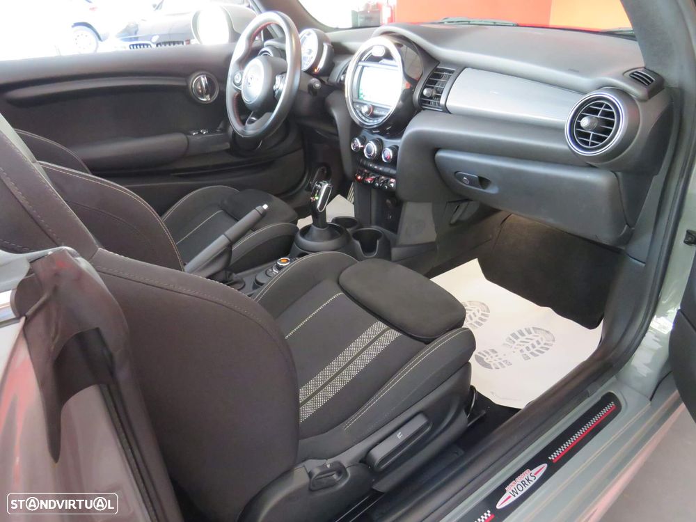 MINI Cabrio Cooper Premium Extra JCW Auto - 28