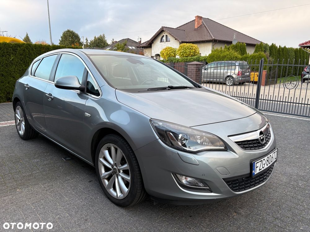 Opel Astra 2012 photo 3