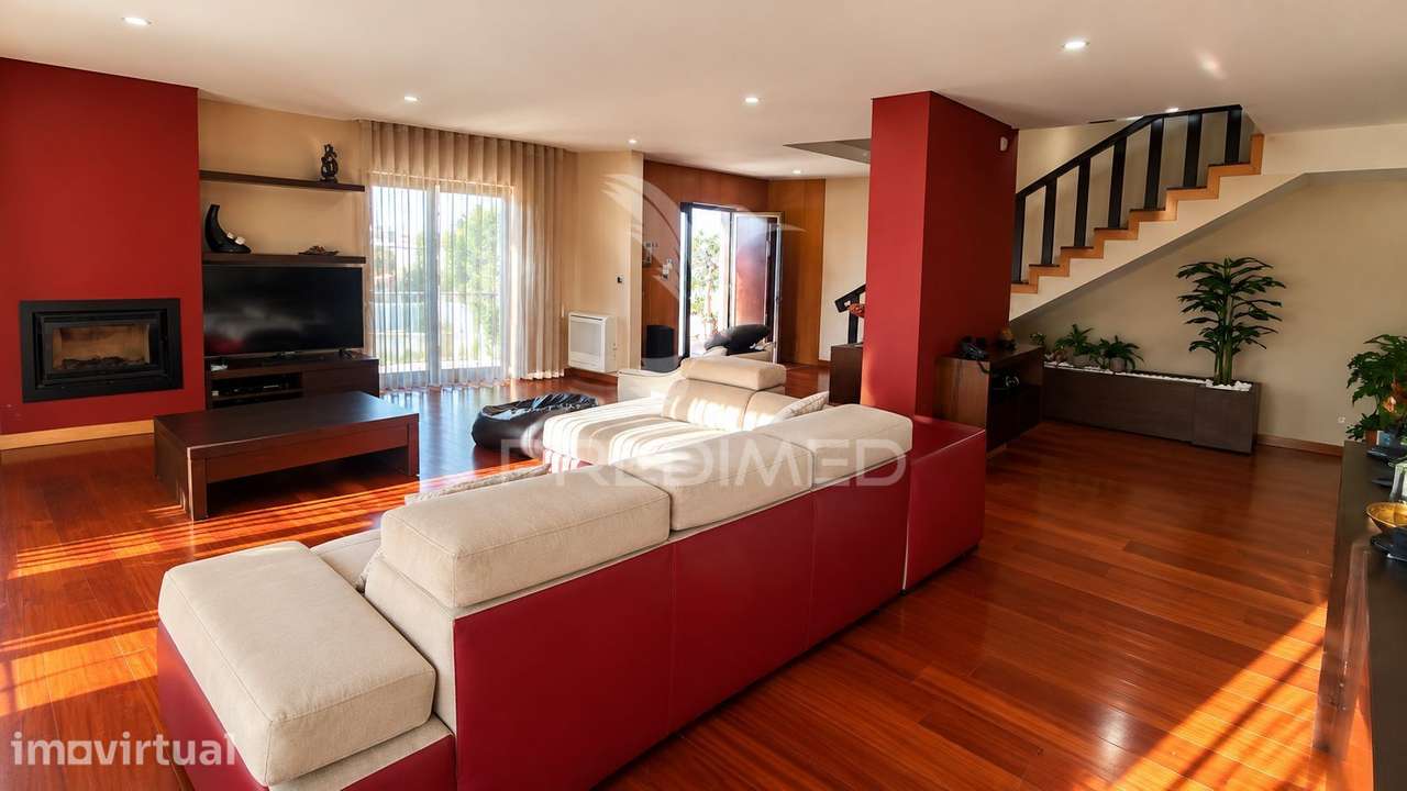 Moradia Geminada com Jardim, Horta, Garagem Ampla e 3 Suítes — Espa... - Grande imagem: 5/7
