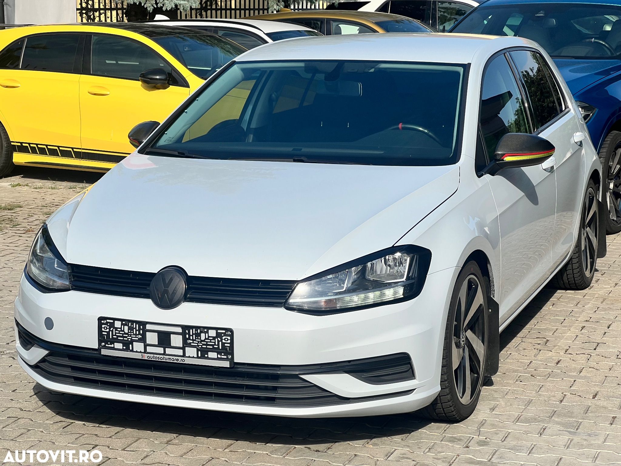 Volkswagen Golf - 1