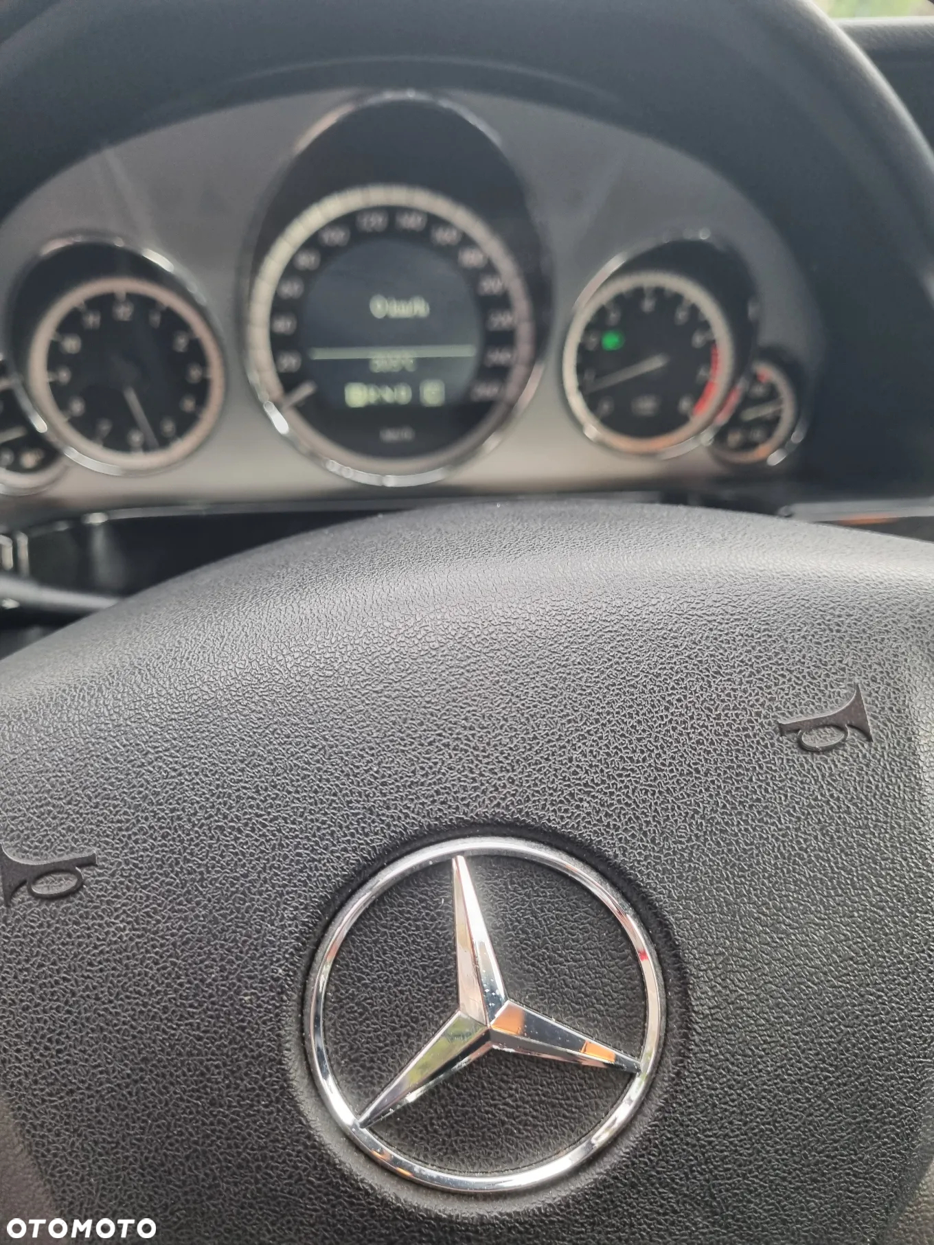 Mercedes-Benz Klasa E 200 CGI BlueEFFICIENCY Automatik Avantgarde - 16