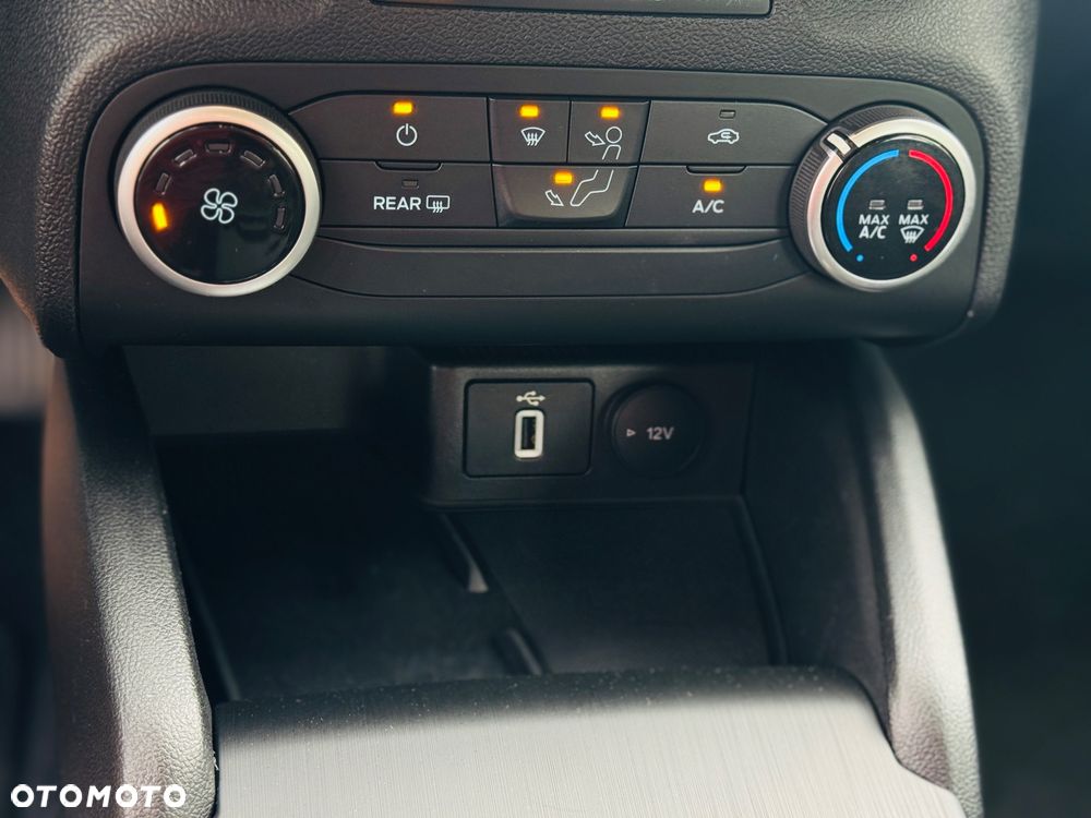 Ford Focus 1.5 EcoBlue Start-Stopp-System TITANIUM DESIGN - 14