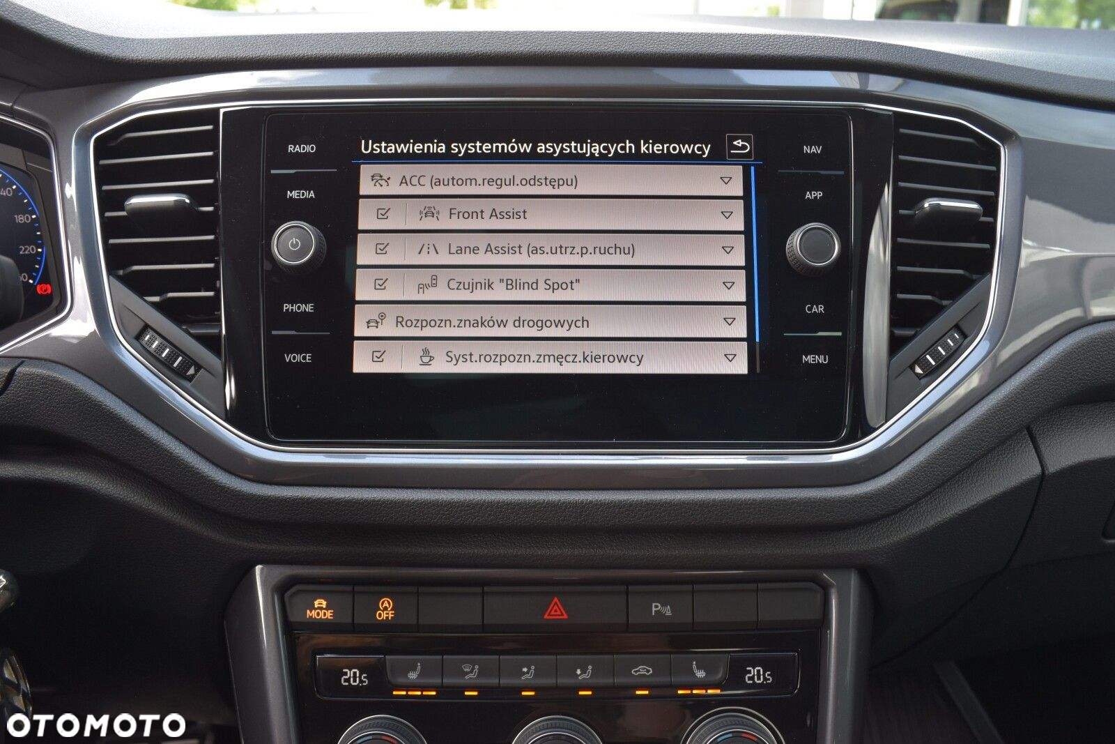 Volkswagen T-Roc - 22