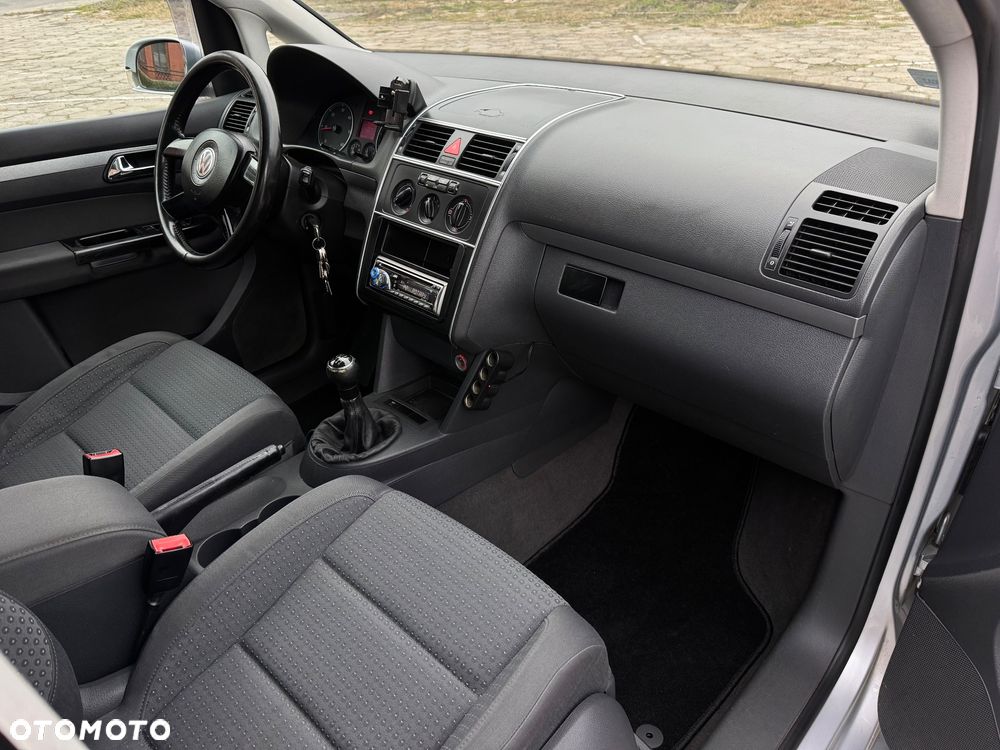 Volkswagen Touran 2.0 TDI Highline - 10