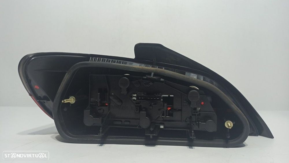 FAROLIM TRASEIRO DIREITO PEUGEOT 406 BERLINA (S1/S2) STDT - 4